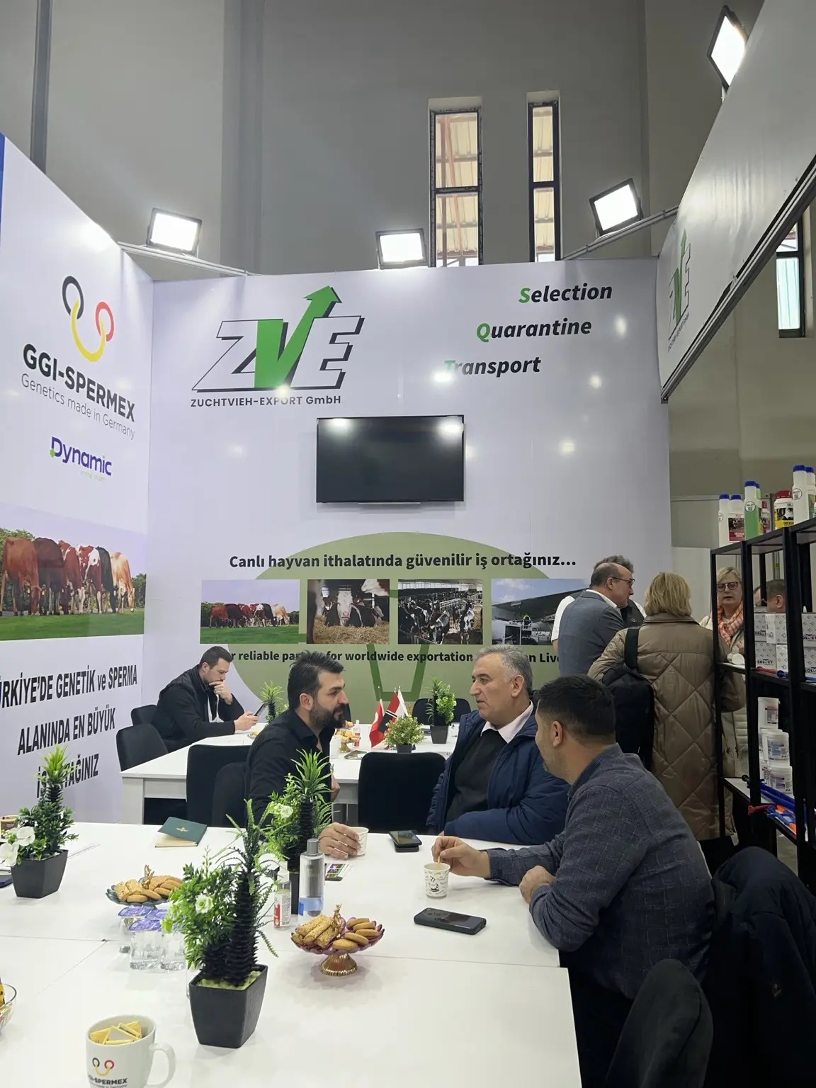 Fersan Livestock fuar standında iş görüşmesi